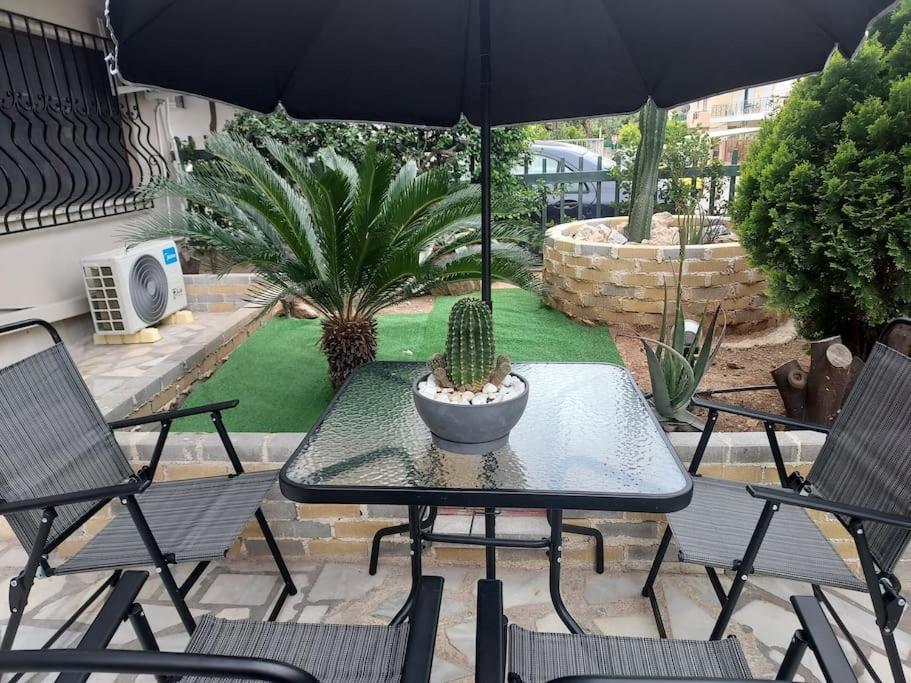 Anastasia'S Apartment With Yard Athens Exterior photo