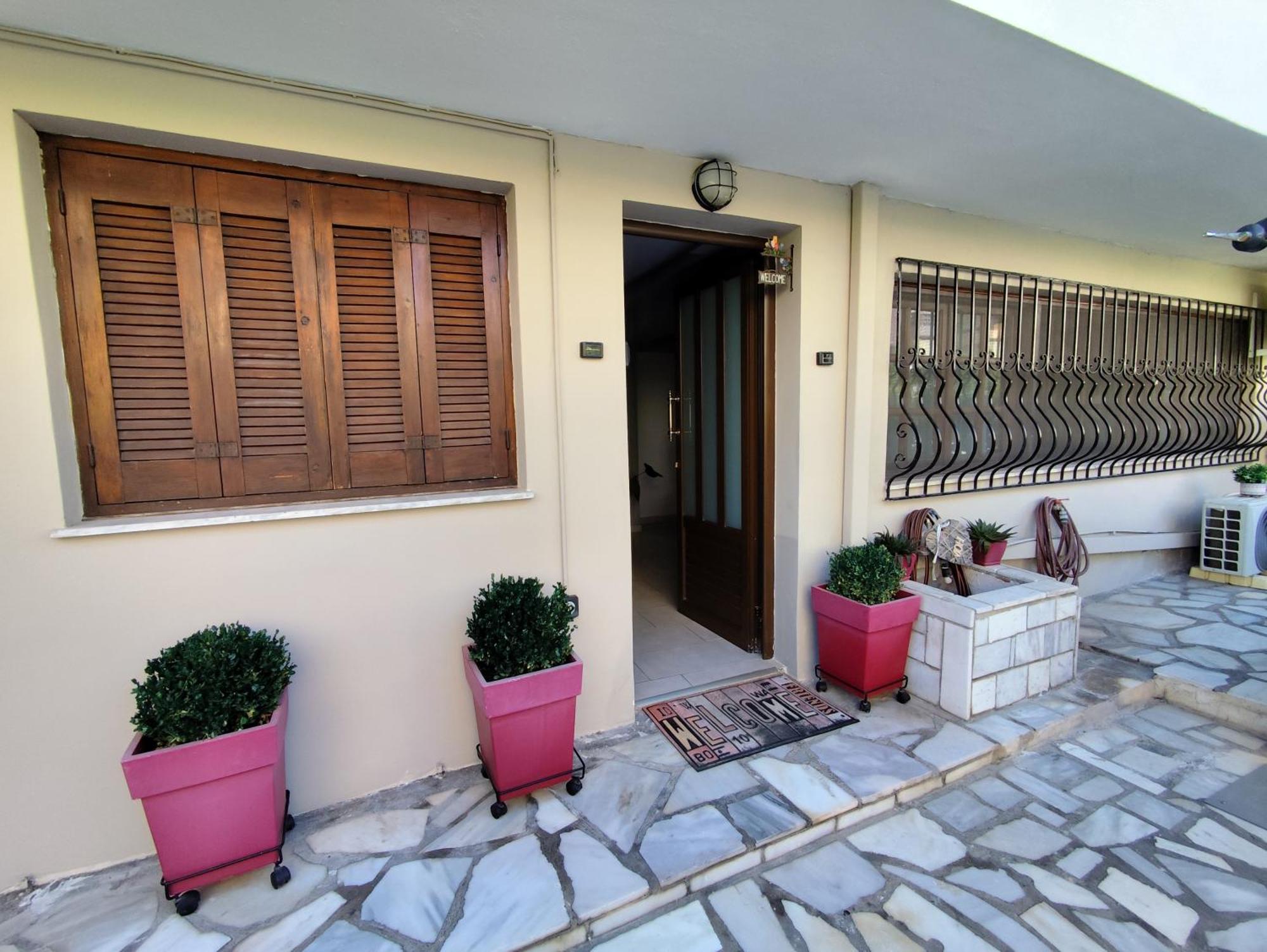 Anastasia'S Apartment With Yard Athens Exterior photo
